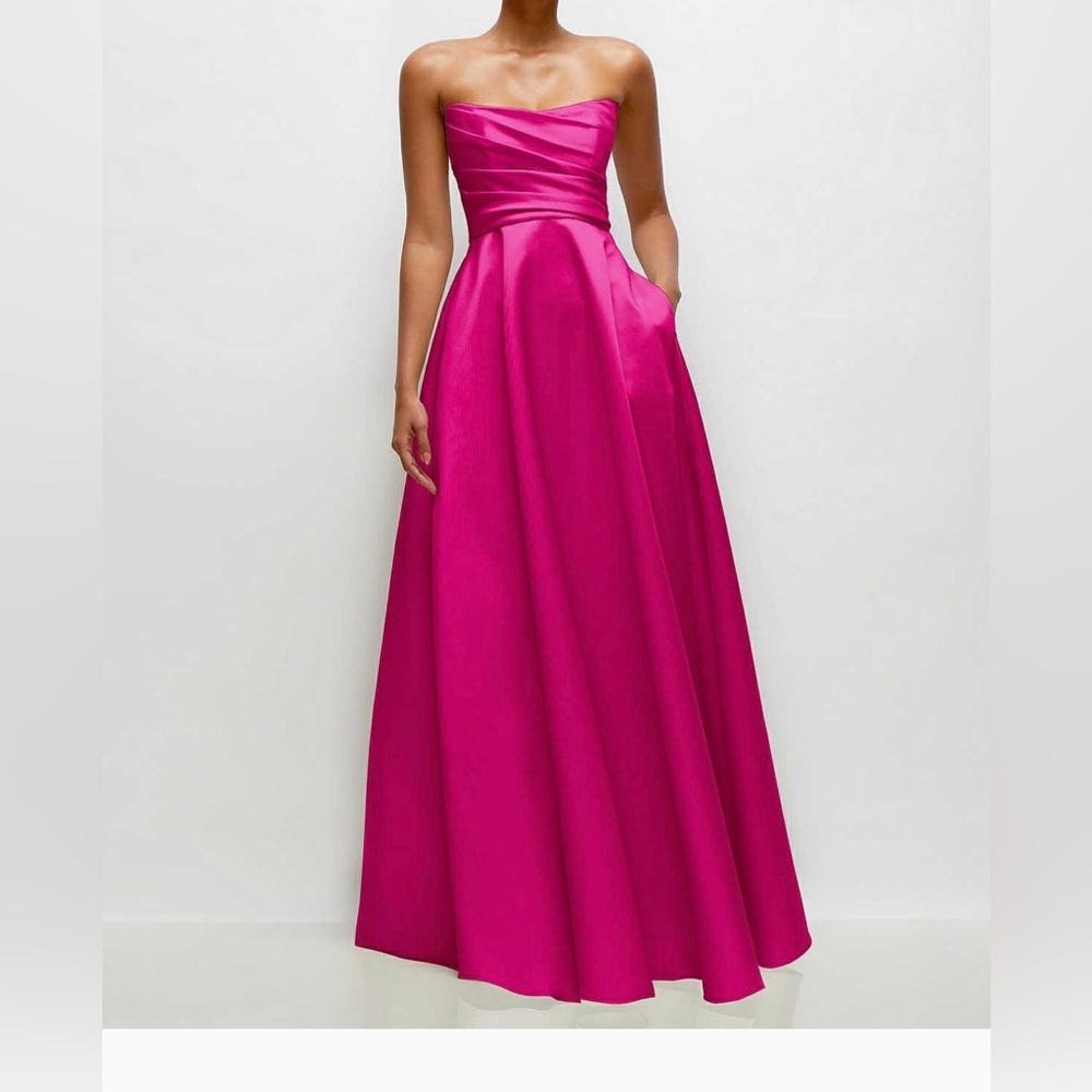 00 *bottom has been cut* think pink ball gown strapless